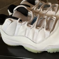 Jordan 11 low legend blue