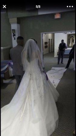 Selling my wedding dress asking $1,000 the value of this dress is 2 thousand and 100 hundred