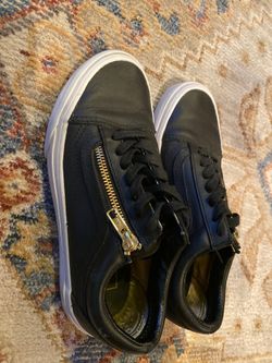 Girls VANS 5.5 in beautiful condition