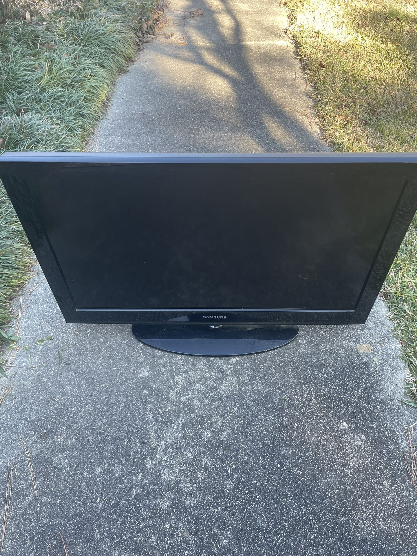 Samsung 32” TV