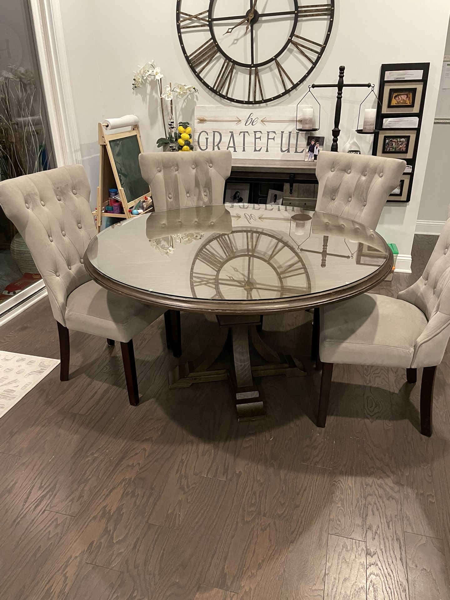 Round Table & Chairs