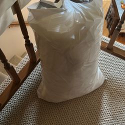 Bag of approximately 10 massive ivory tablecloths in various sizes (60x126 to 90x156).