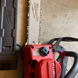 Milwaukee M18 FUEL Chainsaw 14”