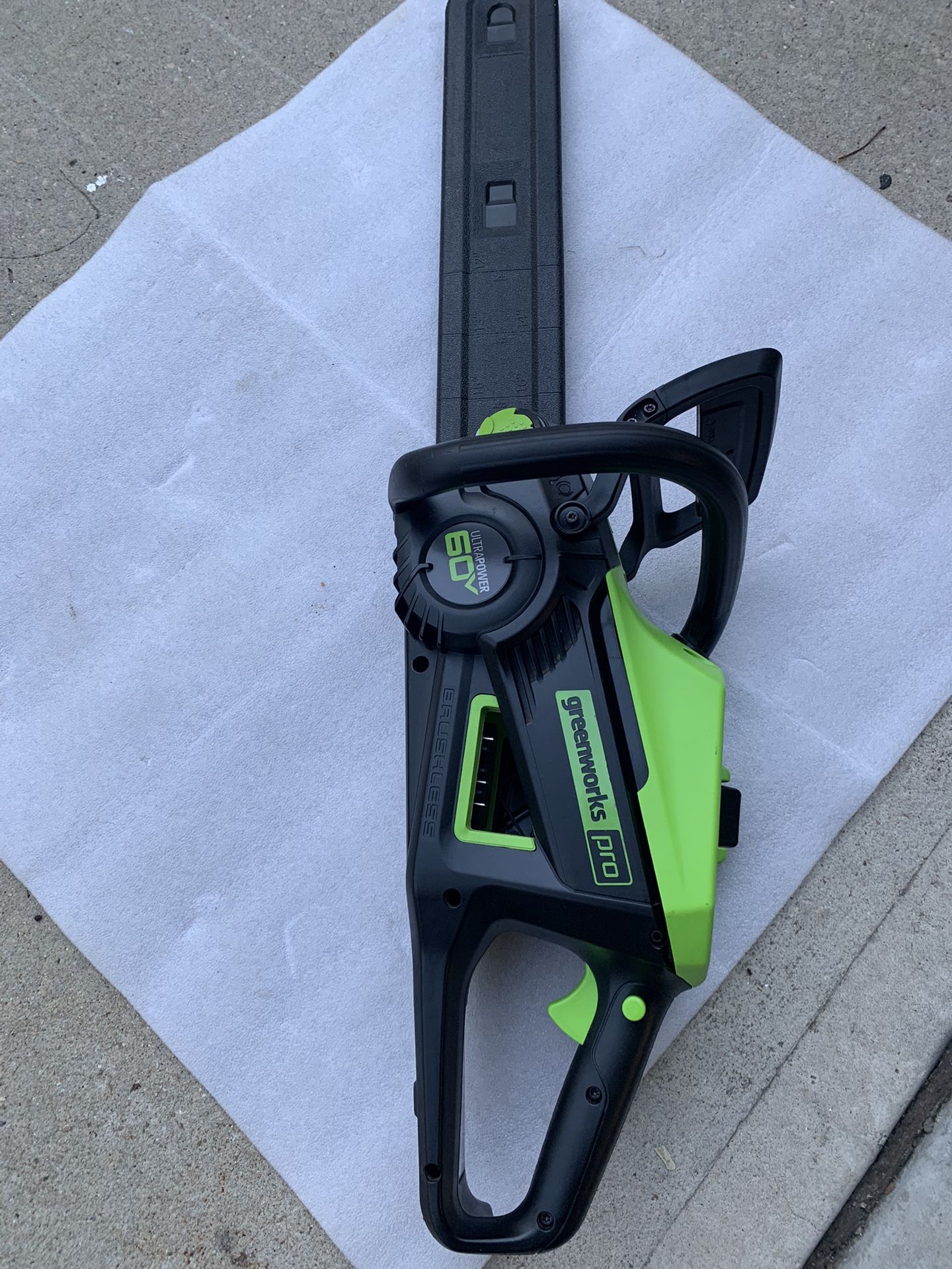 Greenworks PRO 16 in. 60-volt Battery Cordless Chainsaw  (Tool-Only)  It great condition and working like charm  This super power tools saw and heavy 