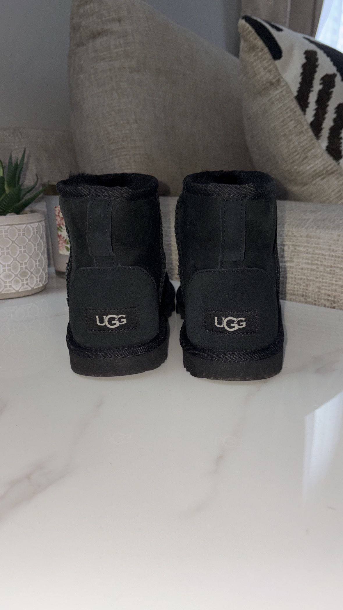 black ugg mini’s