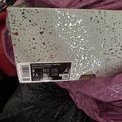 Jordan 4 Retro  (Negotiable)
