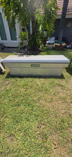 LARGE TOOL BOX