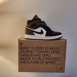 Jordan 1s Mid Olive Toe Woman's 7 1/2