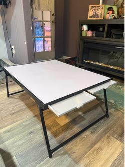 Adjustable puzzle table