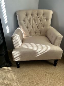Beautiful Pintuck Chair