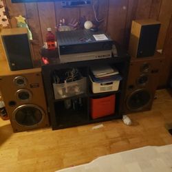 Stereo With Speakers 