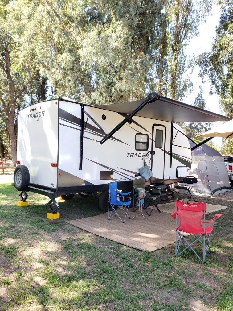 TRACER LE RV LIKE NEW YEAR 2021 22' LONG EASY CARRY WITH V6 TRUCK SUPER EQUIPPED,AC,KITCHEN,GRILL PROPANE,SOUND,SLIDE,REFRIGERATOR SLIDE SIDE,CANOPY,G