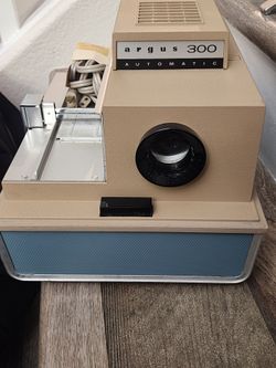 Vintage Argus 300 automatic slide projector