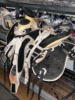 Monturas charra para caballos 100% piel de la mejor calidad y con excelentes diseños Con todos sus accesorios incluidos + cincho + cabezada o corre