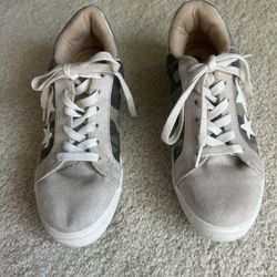 Women’s Shoes 7.5 SODA Camouflage With Stars
