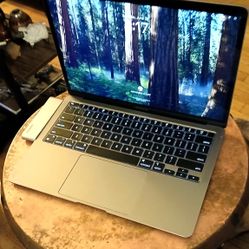 Apple Macbook Air Laptop 13" CYCLE COUNT 8! A2337 M1 Chip ALMOST NEW! STILL UNDER WARRANTY UNTIL DEC.2025!