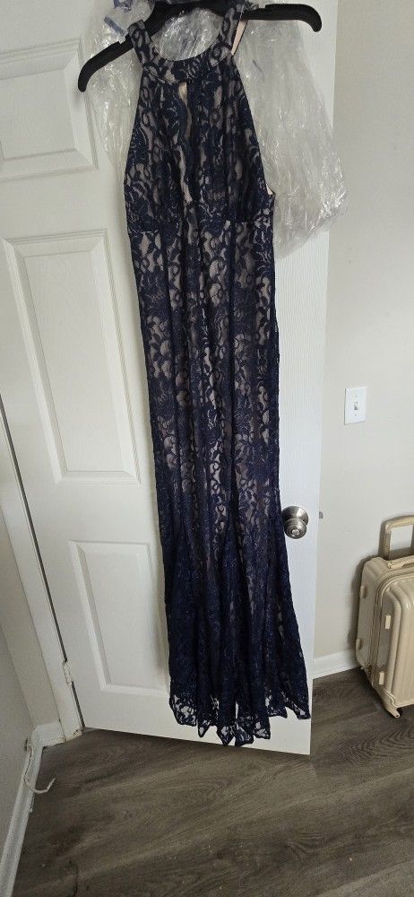 NIGHTWAY Womens Lace Zippered Halter Gown Sleeveless Keyhole Full-Length Evening Mermaid Dress