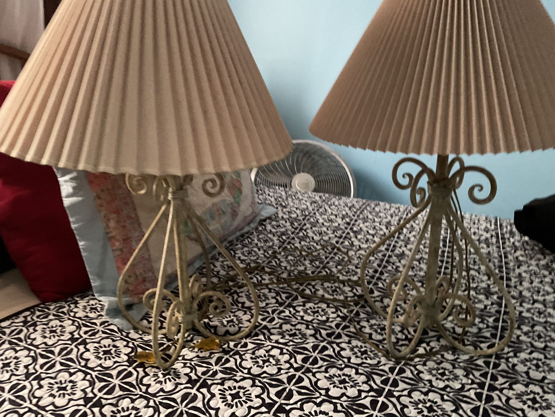 A Pair Of Beautiful, Old, Strong Lamps, Work Very W (NO SHIPPING)