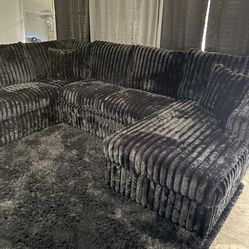 Sectional sofa with pull out bed