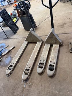 Crown pallet jacks