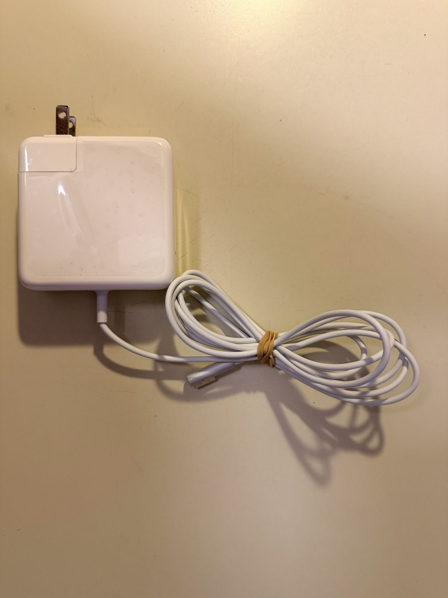 MagSafe 1 power adapter for MacBook Pro