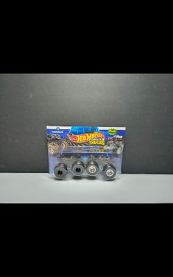 Hot Wheels Monster Trucks Batman VS Batman Demolition Doubles Batmobiles Trucks