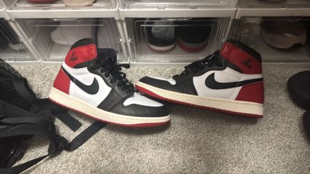Size 10 black Toe Jordan 1