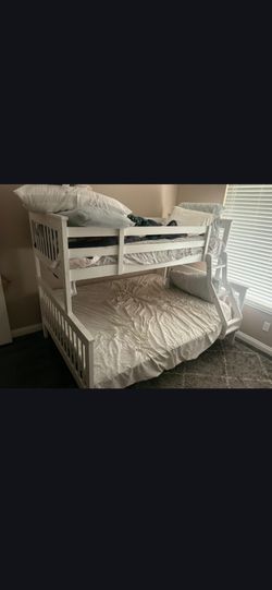 Bunk beds twin/full white used