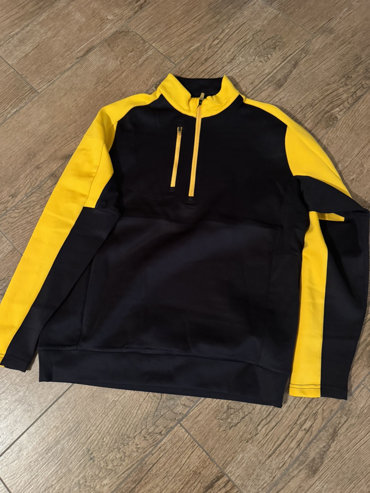 Antigua - Black/Gold pullover size large