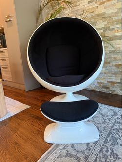 Ball/Egg/Globe Chair w/Ottoman — White & Black