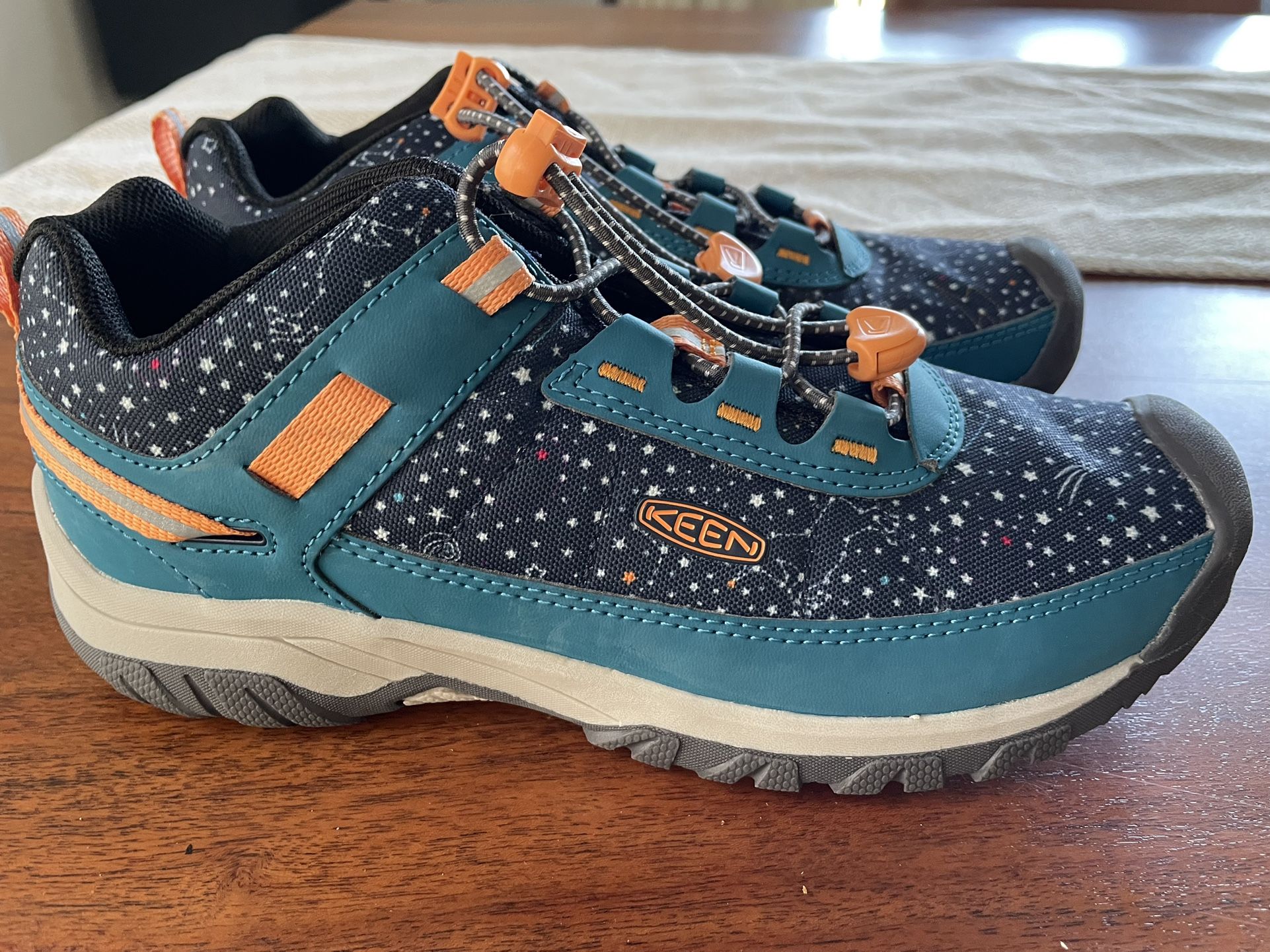 NEW! KEEN Big Kid’s Shoes (Size 4) 
