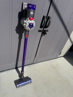 Dyson Vacuum 
