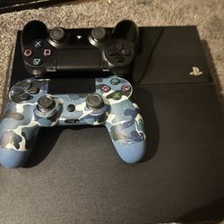 PS4 (2 Controllers)