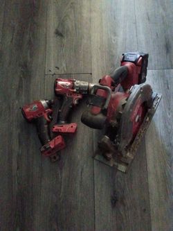 Milwaukee drills and skill saw fuel with battery