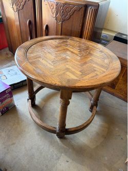 Solid Wood Round End Table – 28” x 23.5”