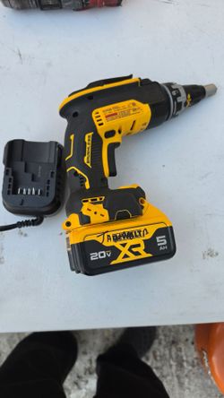 DEWALT
20V MAX XR Lithium-Ion Cordless Brushless Screw Gun with 20V MAX Premium 5. 0Ah Battery Pack