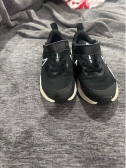 Boys’ Black Nike Velcro shoes