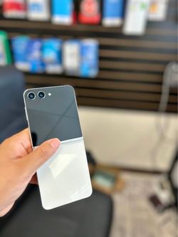 Samsung Galaxy Z Flip 5 256GB Unlocked | FlexEmarket Hot Deal