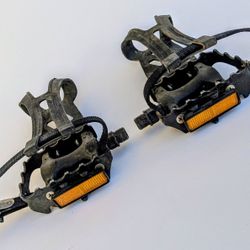 Bike Pedals with Toe Clips - Straps for Bike, Exercise & Outdoor Bicycles - With Reflectors
•  Bike Accessories, Bicycles, Bicycle's,  Pedals  & Foot 