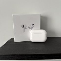 AirPods Pro with Wireless Charging Case