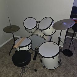 Mandini By Cecilio Drum Set 