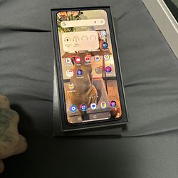 Samsungs Galaxy S25 128GB  I have only use it for a month  new no scratches no issues