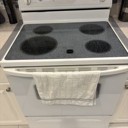 Whirlpool electric stove - Great Condition