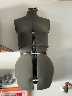 Dress form / mannequin