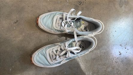 Women’s Nike Low-Top Sneakers Sz 9