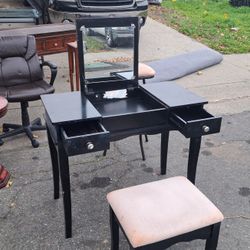 Makeup Vanity w/Mirror And Seat
