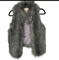 Francesca‘s Collection Faux Fur Grey Black Vest