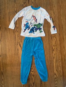 Boys marvel pajamas size 6/7