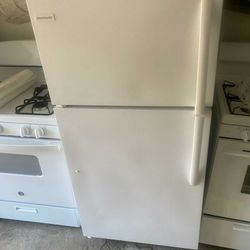 Ge And Hompoin White Refrigerator Great Price And 👍 Condition 