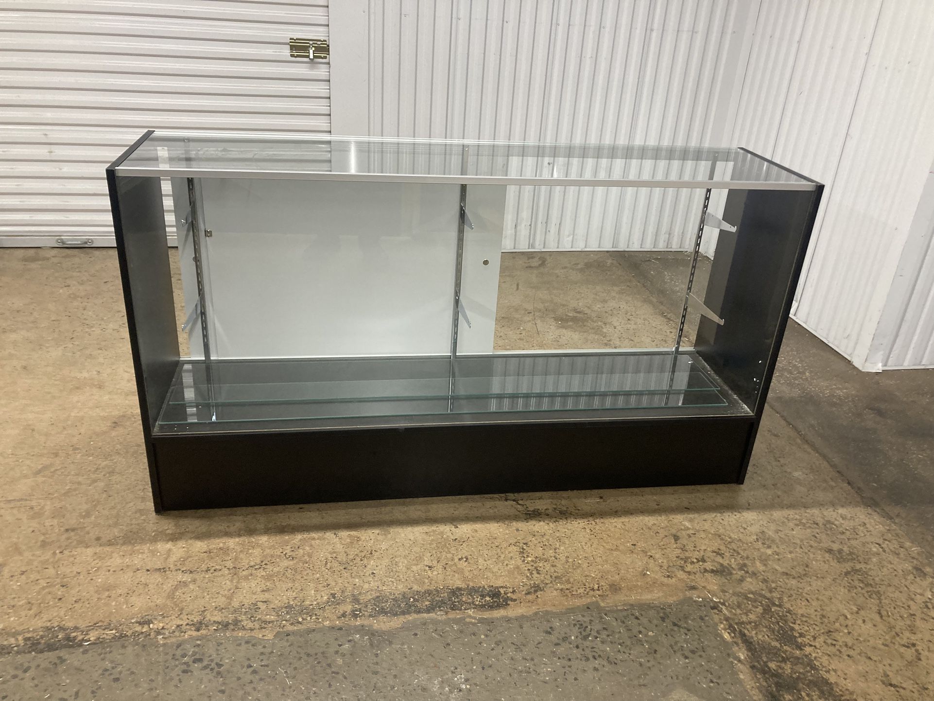 BLACK GLASS DISPLAY